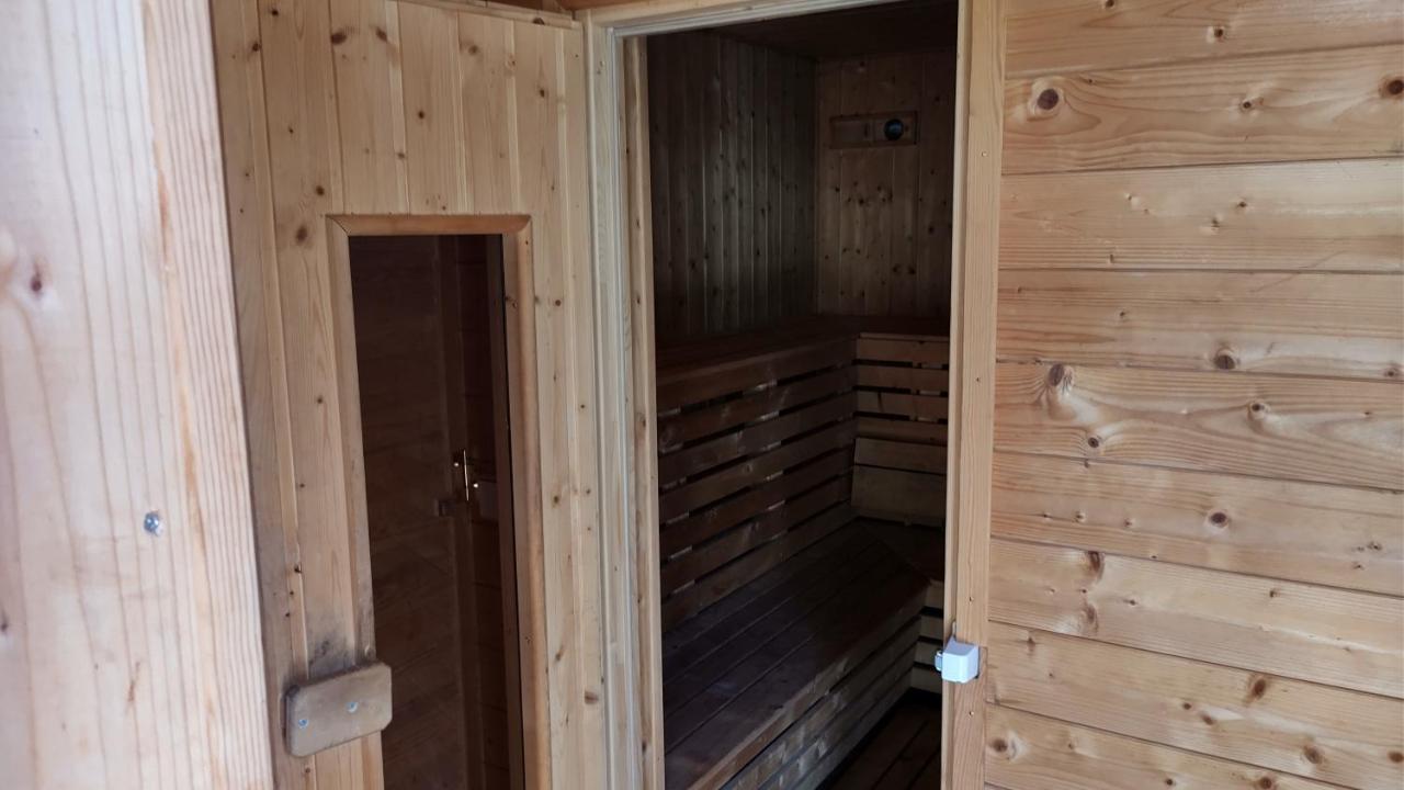 Ferienwohnung In Peetzig Am See 安格尔明德 外观 照片